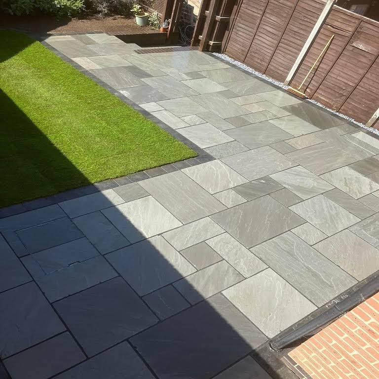 Grey Sandstone Paving (Project Pack 15.25 sq/m)
