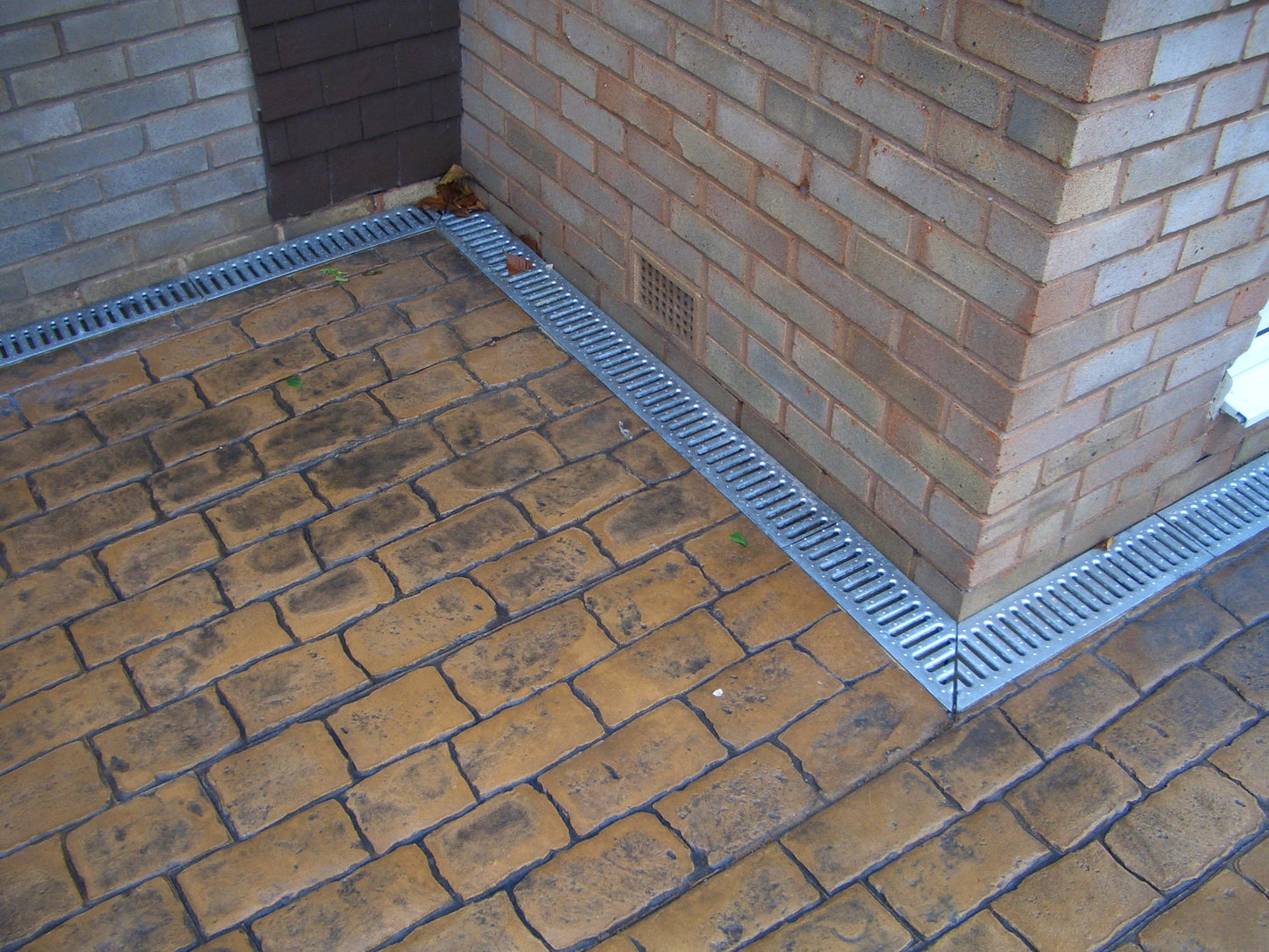 Polycon Channel with Galv Grating