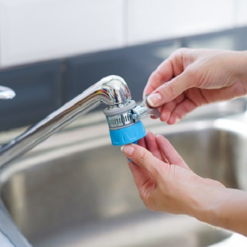The Flopro Round Tap Connector is for connecting a round or oval tap with a hose, max. diameter 17mm. Person holding a blue faucet filter over a sink